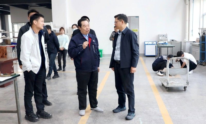 �������쵼�����Ͼ��λᡤj9�й��ٷ���վ-��ҳ��ҵ�ֳ����ж�������